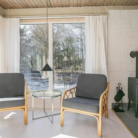 Feriehus Two-bedroom Holiday In 5