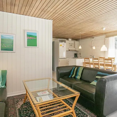 Feriehus Two-bedroom Holiday In 5 *
