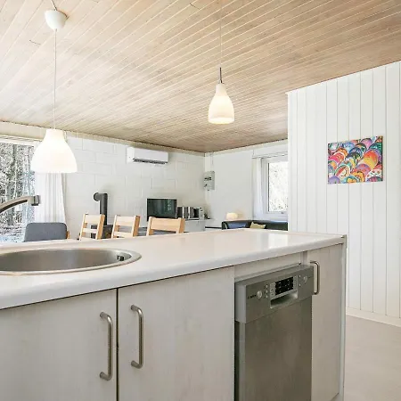Two-bedroom Holiday In 5