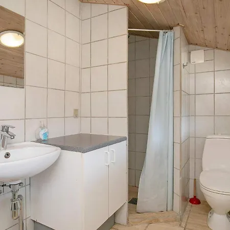 Two-bedroom Holiday In 5 *